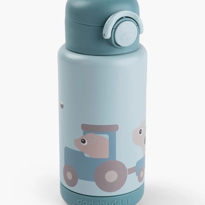 Garrafa térmica azul claro com decoração de carrinho e animal