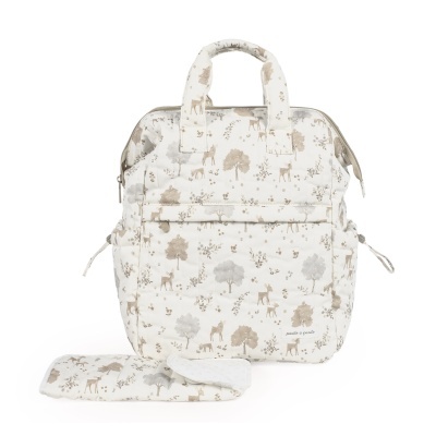 Mochila de tecido com padrão de veados e árvores em tons neutros