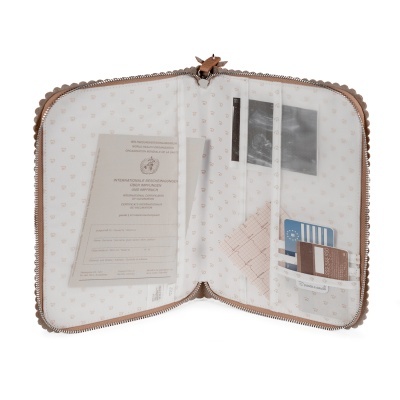 Pasito&#x20;a&#x20;Pasito&#x20;&#x7C;&#x20;Porta&#x20;Documentos&#x20;Icon&#x20;Caramel&#x20;-&#x20;Castanho