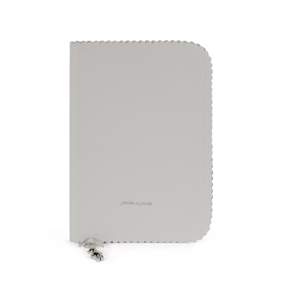 Capa cinzenta clara com bordas onduladas e texto pasito a pasito