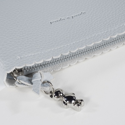 Pasito&#x20;a&#x20;Pasito&#x20;&#x7C;&#x20;Porta&#x20;Documentos&#x20;Icon&#x20;Sky&#x20;-&#x20;Azul