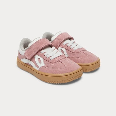 Sapatilhas infantis cor-de-rosa com sola castanha e velcro branco