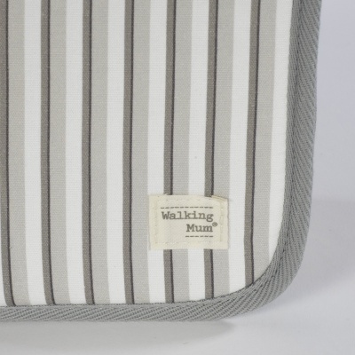 Walking&#x20;Mum&#x20;&#x7C;&#x20;Porta&#x20;Documentos&#x20;Beb&#x00E9;&#x20;Botton&#x20;Strips&#x20;-&#x20;Branco