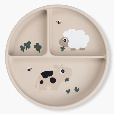 Prato de silicone bege com três compartimentos e ilustrações de animais de quinta