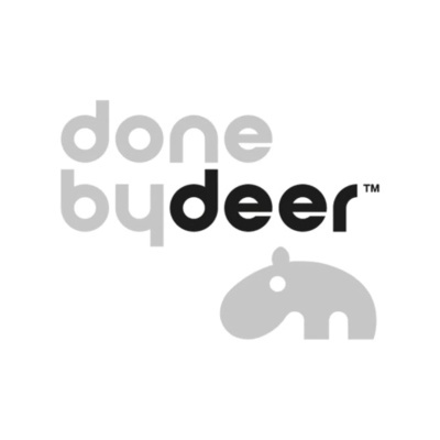 Logotipo da marca done by deer com texto e silhueta de hipopótamo