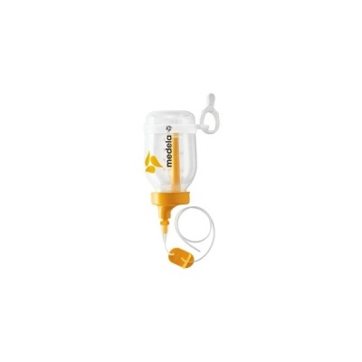 Frasco transparente com tampa branca e base amarela da marca medela com tubo e clipe