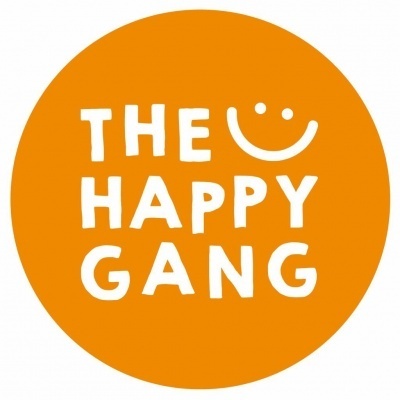 Logótipo circular laranja com texto branco 'THE HAPPY GANG' e sorriso estilizado