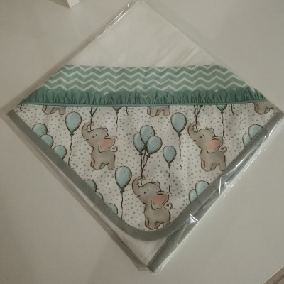 Toalha de banho de bebé com elefantes e balões azul