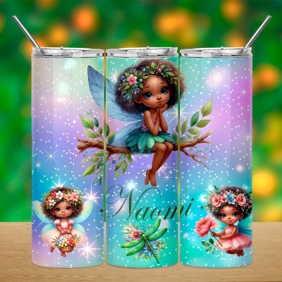 Copos metálicos ilustrados com fadas e texto Naomi