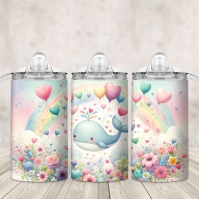 Copo infantil decorado com baleia, corações, arco-íris e flores em tons pastel