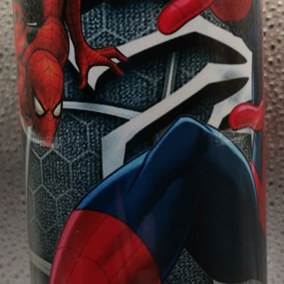 Lata de metal com design do Homem-Aranha em várias poses