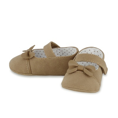 Sapatilhas bebé castanhas com laço e forro com padrão de pontos