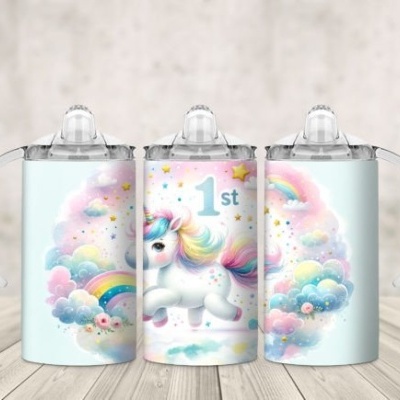 Copo infantil com unicórnio e inscrição 1st