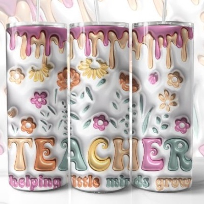 Conjunto de copos florais com texto 'TEACHER helping little minds grow' e tinta a escorrer no topo