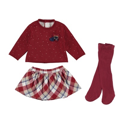 Conjunto de roupa infantil com camisola vermelha, saia xadrez e meias altas vermelhas