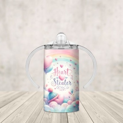 Copo de treino infantil com design de arco-íris e texto Heart Stealer