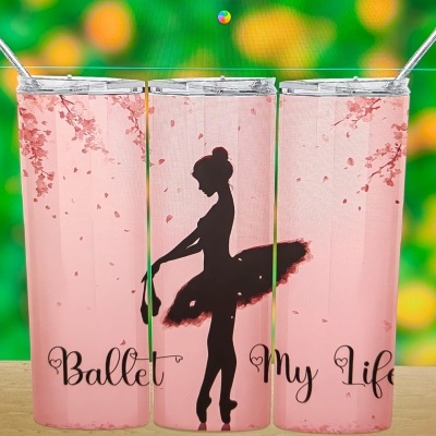 Três copos rosa altos com silhueta de bailarina e texto 'Ballet My Life'