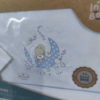 Jogo de lençóis para berço branco com estampa de urso dormindo na lua azul e selo 100% algodão