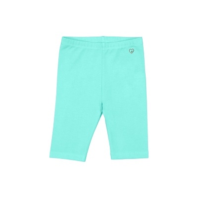 Calções azuis claros com pequeno coração preto na parte superior