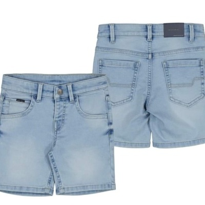 Calções de ganga azul claro com bolsos e etiqueta preta 'MANGO'