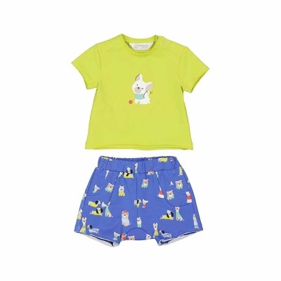 Conjunto roupa infantil t-shirt amarela com cão e calções azuis com cães coloridos