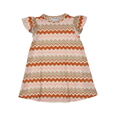 Vestido infantil com padrão zig-zag em tons terrosos e rosa.