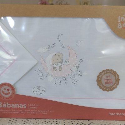 Conjunto de lençóis para berço branco com bordado e embalagem