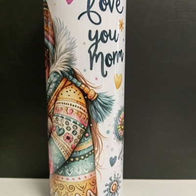 Garrafa térmica branca com ilustração colorida e texto 'love you mom'