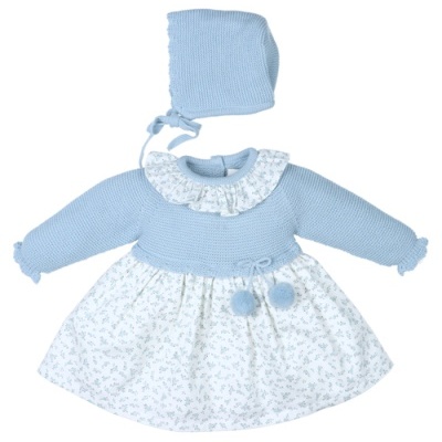 Conjunto vestido e capuz de bebé azul claro e branco com padrão floral