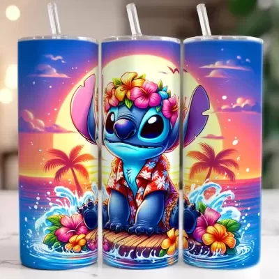 Três copos altos de metal com imagem de personagem azul em cenário de praia ao pôr do sol