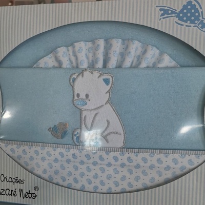Caixa decorativa azul para bebé com ursinho e passarinho em tecido azul e branco