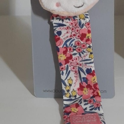 Prendedor de chucha com cabeça de raposa e fita floral, embalagem Doudou Compagnie