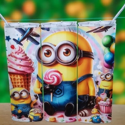 Pack de copos decorados com personagens dos Minions e elementos coloridos