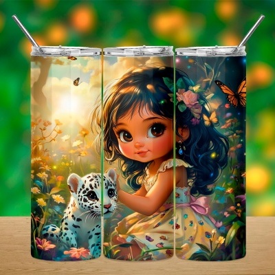 Três copos metálicos com tampa e palha com ilustração de rapariga e leopardo em cenário floral