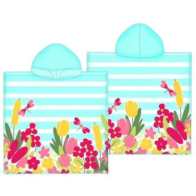 Capa de banho com capuz para crianças, riscas azuis claras e brancas e flores coloridas.