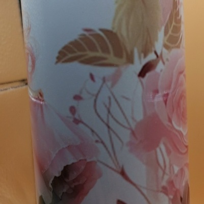 Frasco cilíndrico decorativo com padrão floral rosa e bege