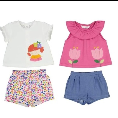 Conjunto infantil com duas t-shirts e calções em padrões coloridos e lisos