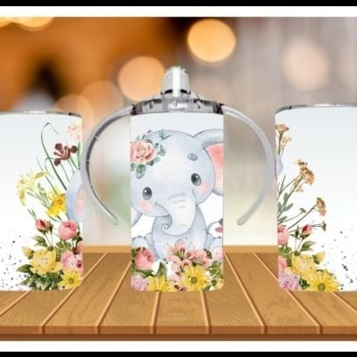 Três caixas decoradas com flores e elefante sobre mesa de madeira