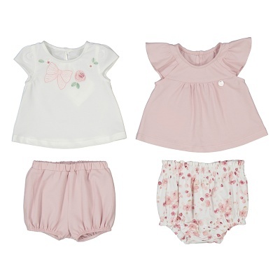 Conjunto de roupa de bebé rosa e branco com t-shirts e calções