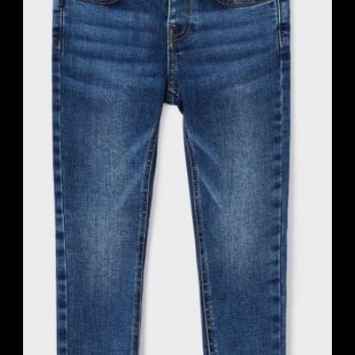 Jeans de criança azul denim com cinco bolsos e fecho de botão