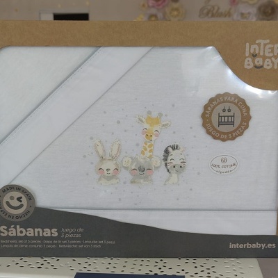Conjunto de sábanas brancas com bordados de animais para cunas na embalagem