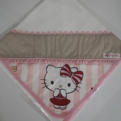 Fralda para bebé com personagem Hello Kitty em riscas rosas e bege às bolinhas