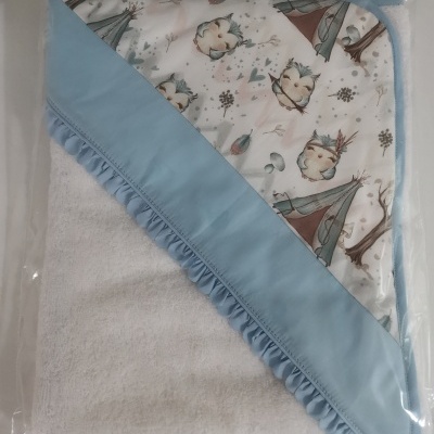 Toalha de bebé azul claro com capuz de corujas e tenda índia