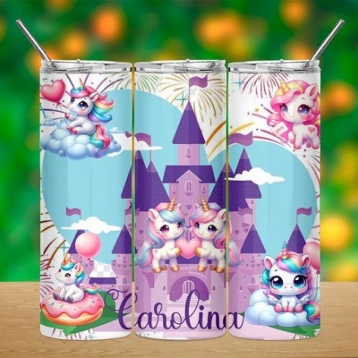 Trio de copos metálicos com design de unicórnios e castelo, nome Carolina