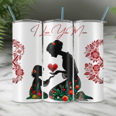 Copos metálicos com desenho de mãe e filho e flores, com texto 'I Love You Mom'