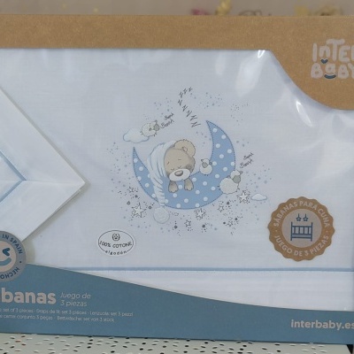 Embalagem de jogo de sábanas brancas com ursinho e lua azul