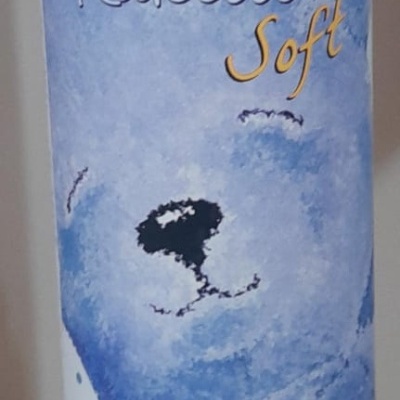 Embalagem cilíndrica branca de difusor de perfume Mikado Kukette Soft com urso azul