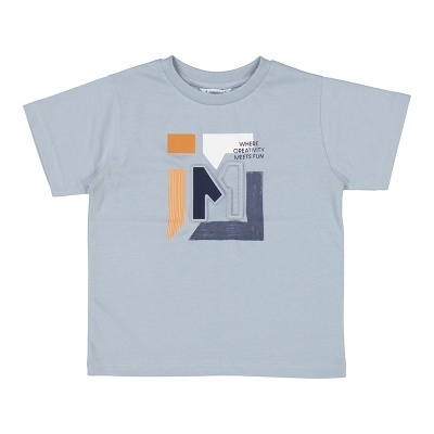 T-shirt azul claro de manga curta com estampado geométrico e texto