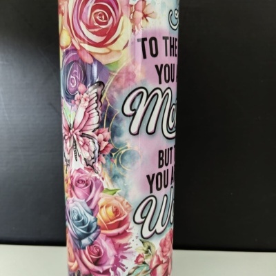 Garrafa decorada com flores coloridas e texto em inglês