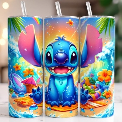 Copos térmicos coloridos com ilustração do personagem Stitch e tema de praia